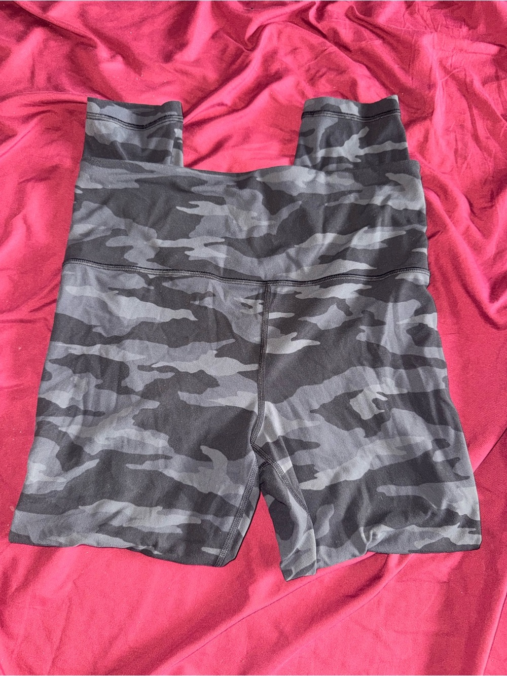 Athleta Gray Camo High-Rise Elation Leggings 7/8 length Medium worn on Broadway!